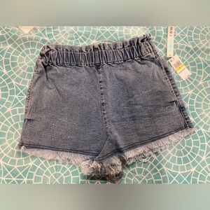 💛TODAY***$10***NWT Tinseltown pre-washed medium denim shorts.